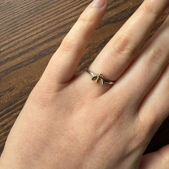 Delicate Bee Ring - Picture 4 of 8